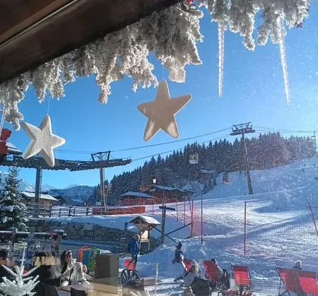 Vu sur les pistes depuis l'intérieur du restaurant le presteau 74 170 Saint Gervais